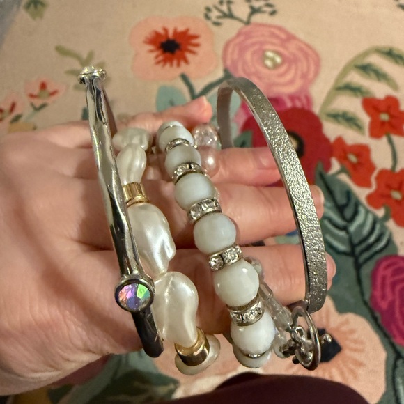 Chic Multi-Color Pearl and Silver Bracelet Set - Picture 3 of 5